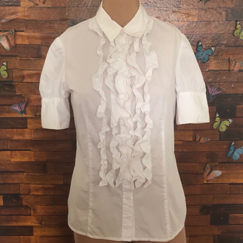White ruffled 💯 cotton button up!💼👜
